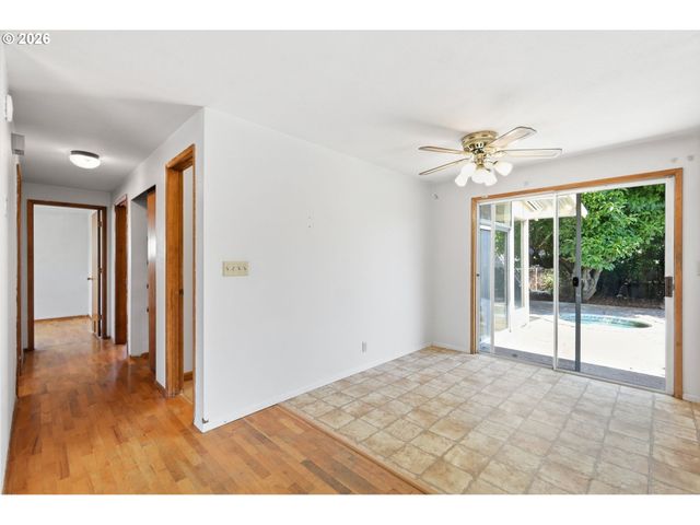 1995 SMITHOAK St, Eugene, OR 97404