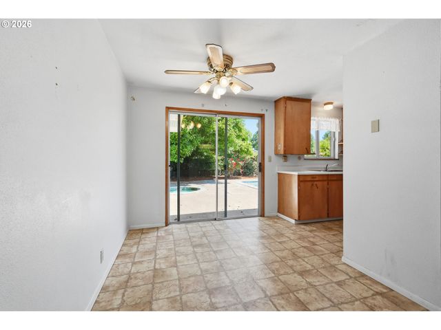 1995 SMITHOAK St, Eugene, OR 97404