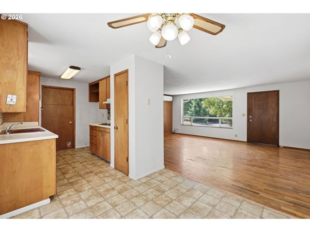 1995 SMITHOAK St, Eugene, OR 97404