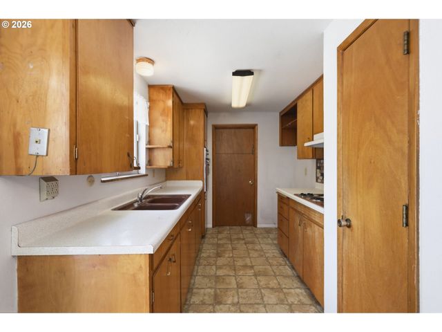 1995 SMITHOAK St, Eugene, OR 97404
