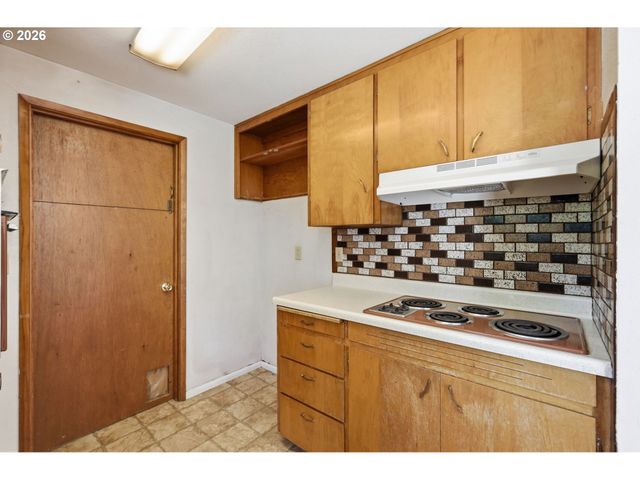 1995 SMITHOAK St, Eugene, OR 97404