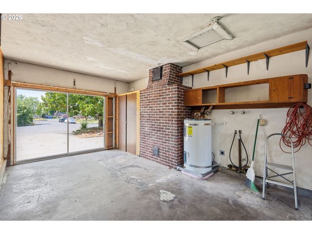 1995 SMITHOAK St, Eugene, OR 97404