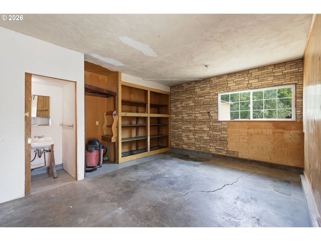 1995 SMITHOAK St, Eugene, OR 97404