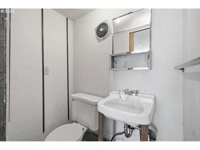 1995 SMITHOAK St, Eugene, OR 97404