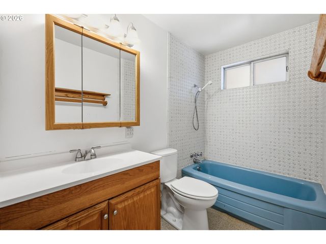 1995 SMITHOAK St, Eugene, OR 97404
