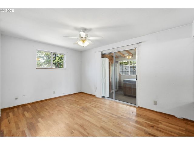 1995 SMITHOAK St, Eugene, OR 97404