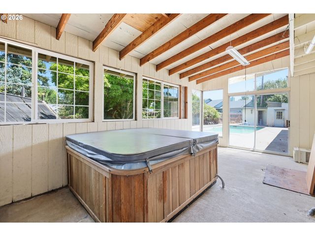 1995 SMITHOAK St, Eugene, OR 97404