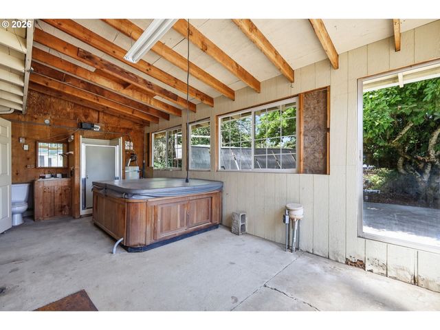1995 SMITHOAK St, Eugene, OR 97404