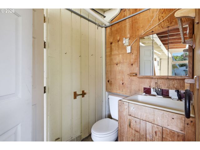 1995 SMITHOAK St, Eugene, OR 97404
