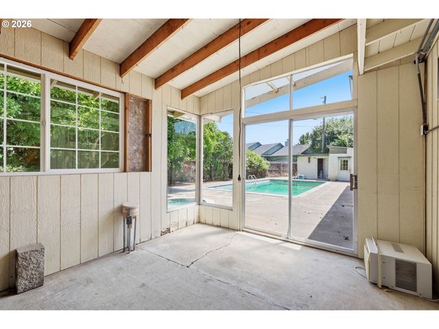 1995 SMITHOAK St, Eugene, OR 97404