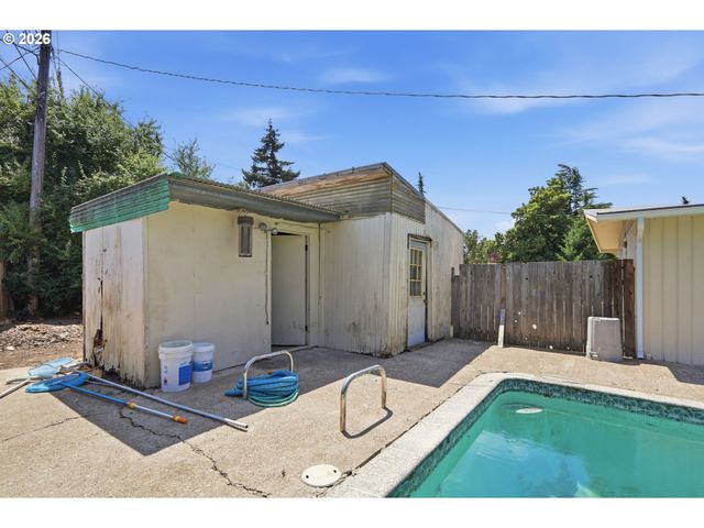 1995 SMITHOAK St, Eugene, OR 97404