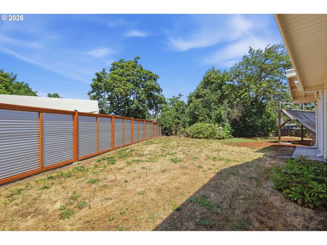 1995 SMITHOAK St, Eugene, OR 97404