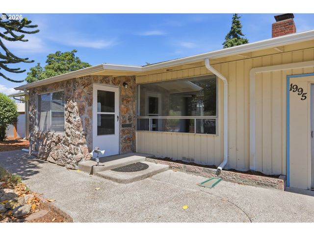 1995 SMITHOAK St, Eugene, OR 97404