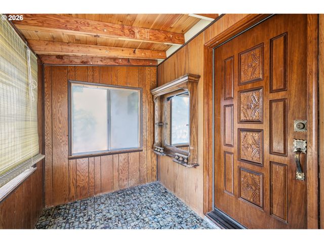 1995 SMITHOAK St, Eugene, OR 97404