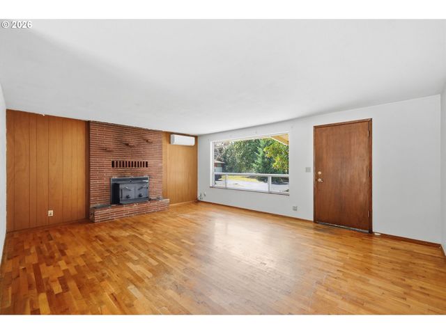 1995 SMITHOAK St, Eugene, OR 97404