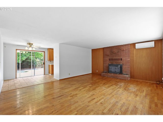 1995 SMITHOAK St, Eugene, OR 97404