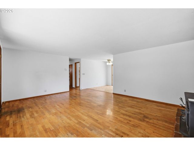 1995 SMITHOAK St, Eugene, OR 97404