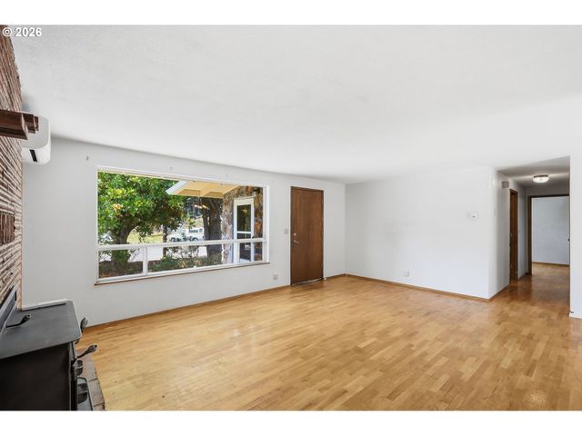 1995 SMITHOAK St, Eugene, OR 97404