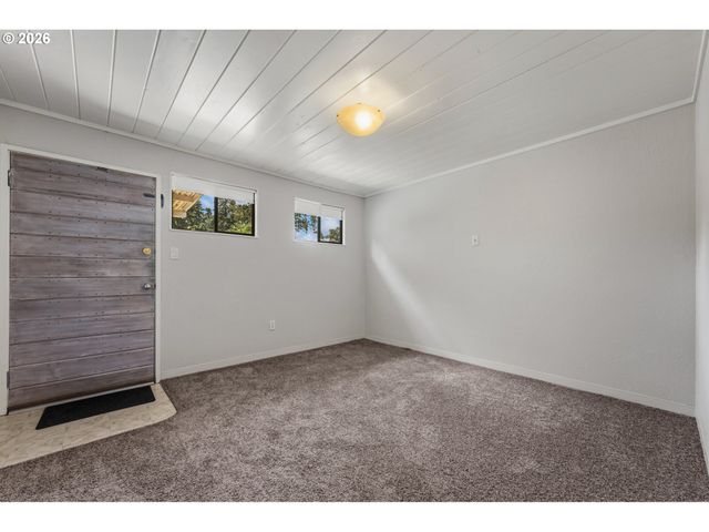 8480 Se HOOD St, Clackamas, OR 97015