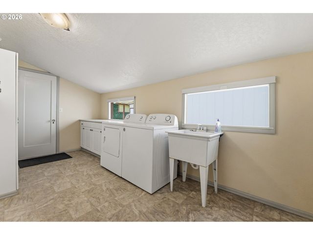 8480 Se HOOD St, Clackamas, OR 97015