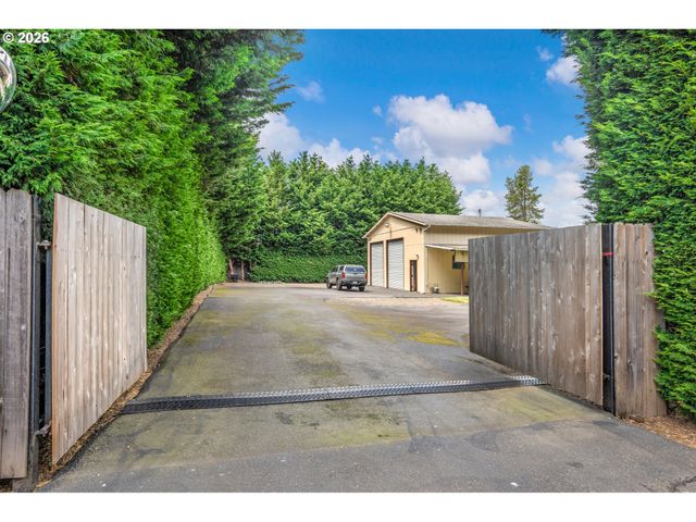 8480 Se HOOD St, Clackamas, OR 97015
