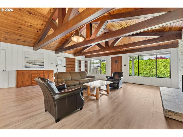 8480 Se HOOD St, Clackamas, OR 97015