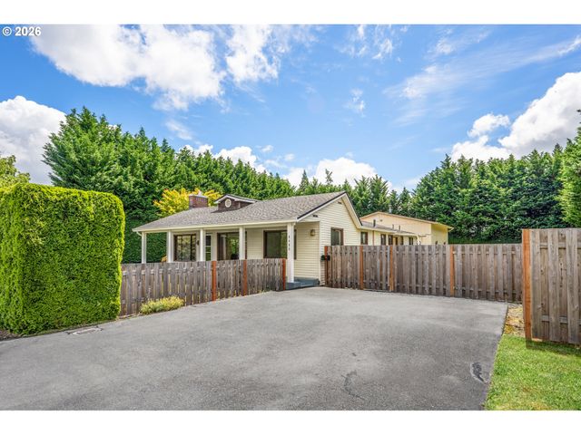 8480 Se HOOD St, Clackamas, OR 97015