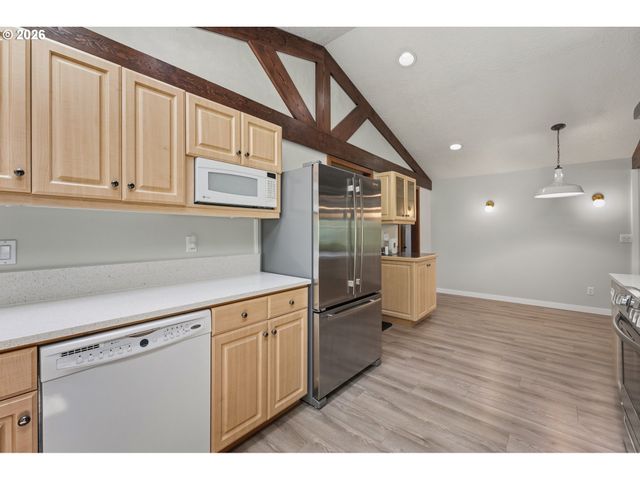 8480 Se HOOD St, Clackamas, OR 97015
