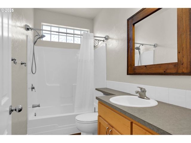 4663 CALUMET Way, Eugene, OR 97404