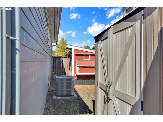 4663 CALUMET Way, Eugene, OR 97404