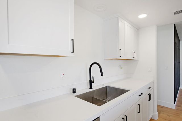 1757 Hickory Ave, Livingston, CA 95334