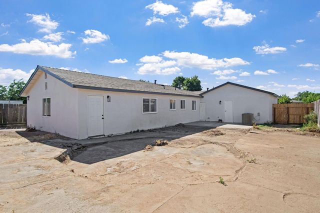 1757 Hickory Ave, Livingston, CA 95334