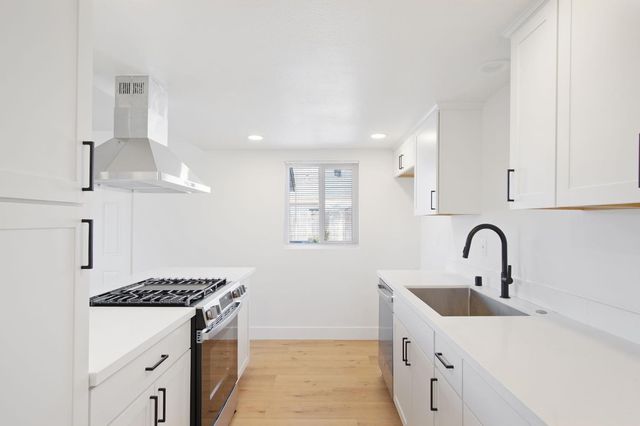 1757 Hickory Ave, Livingston, CA 95334