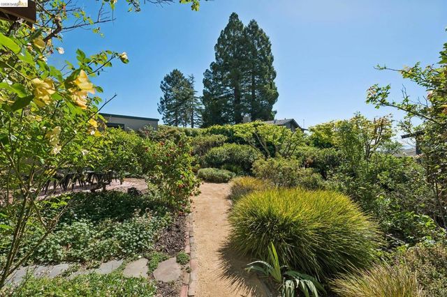 938 San Benito Rd, Berkeley, CA 94707
