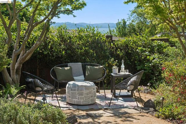 938 San Benito Rd, Berkeley, CA 94707