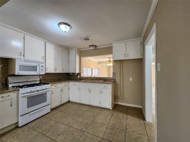 1013 14th Avenue N, Texas City, TX 77590