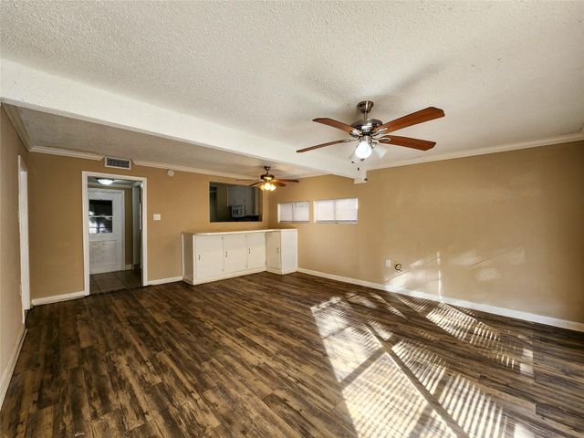 1013 14th Avenue N, Texas City, TX 77590