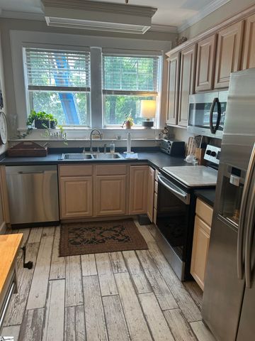 10 Manly Street, Greenville, SC 29601