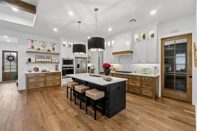 16217 Blackberry Farm Road, Edmond, OK 73013