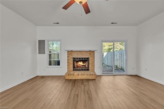 245 Mannings LN, Virginia Beach, VA 23462