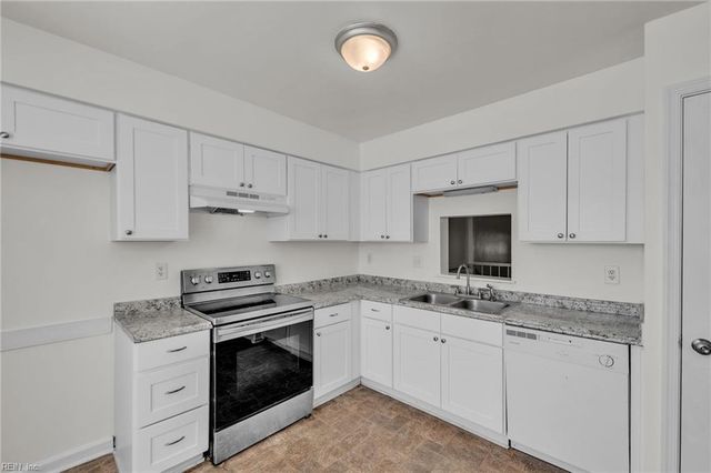 245 Mannings LN, Virginia Beach, VA 23462