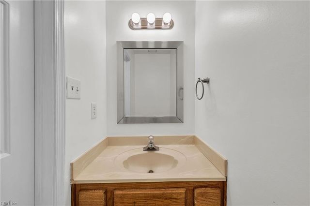 245 Mannings LN, Virginia Beach, VA 23462