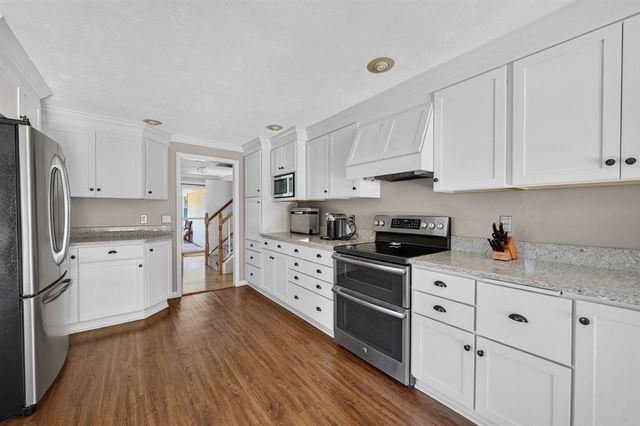 6 Topaz Ln, Dartmouth, MA 02747