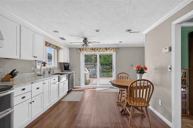 6 Topaz Ln, Dartmouth, MA 02747