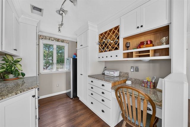 6 Topaz Ln, Dartmouth, MA 02747