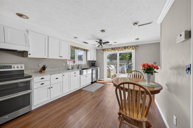 6 Topaz Ln, Dartmouth, MA 02747
