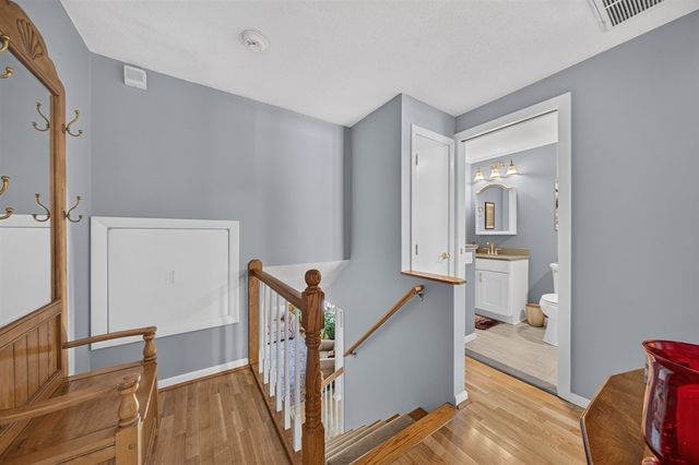 6 Topaz Ln, Dartmouth, MA 02747