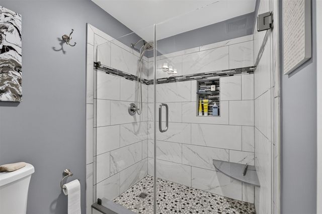 6 Topaz Ln, Dartmouth, MA 02747