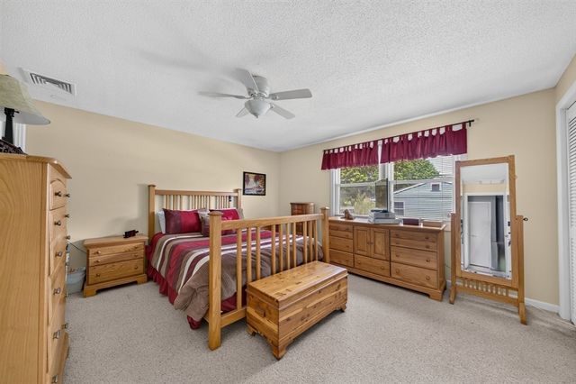 6 Topaz Ln, Dartmouth, MA 02747