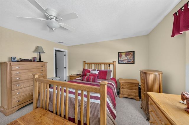 6 Topaz Ln, Dartmouth, MA 02747